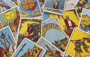 Descubre qué predice el tarot para los signos en 2024