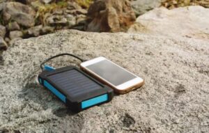 Cargue su móvil con energía solar