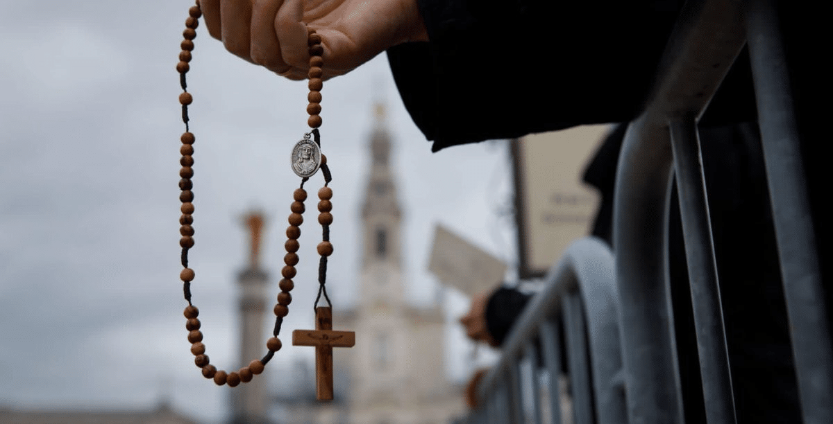 Aplicaciones recomendadas para rezar el rosario hoy